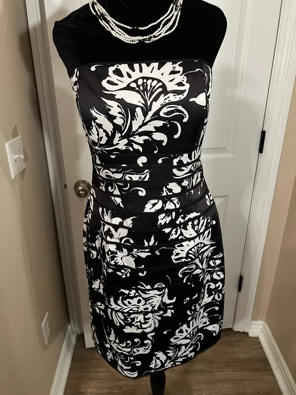 White House | Black Market Floral strapless fancy wedding guest dress - Image 6