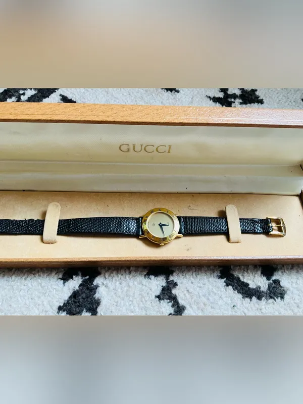 Ladies authentic GUCCI dress watch 🌹 - Image 13