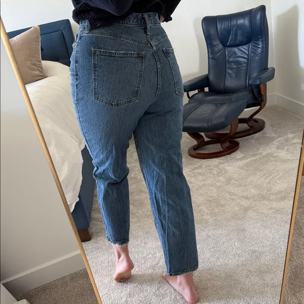 Universal Threads Women's vintage straight leg medium wash Blue Jeans - Image 7