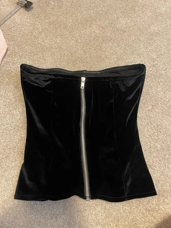 Pretty Little Thing black velvet corset - Image 3