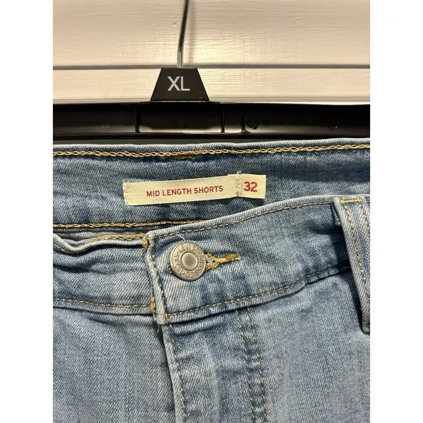 Levi’s Women's Denim Jean Shorts Size 32 Mid Length Zip Fly Cuffed Light Wash - Image 2