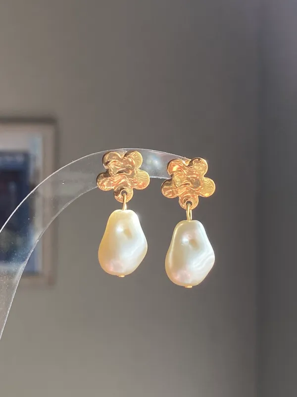 Handmade gold stainless flower acrylic baroque pearl dangle dangle earrings🌼 - Image 7
