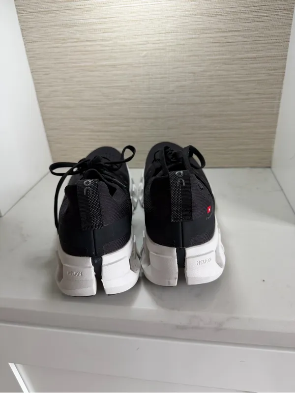On Cloudswift Women’s Running Shoe Black Size 9 - Image 3