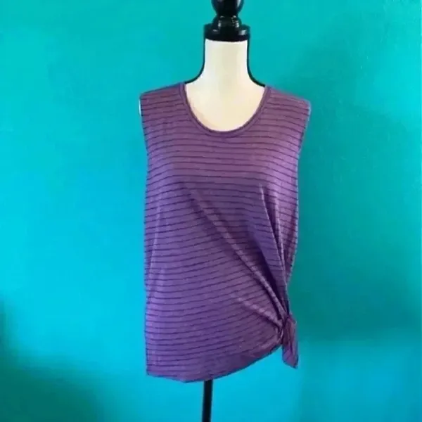Nike dri fit tank top in size large / xl - Image 4