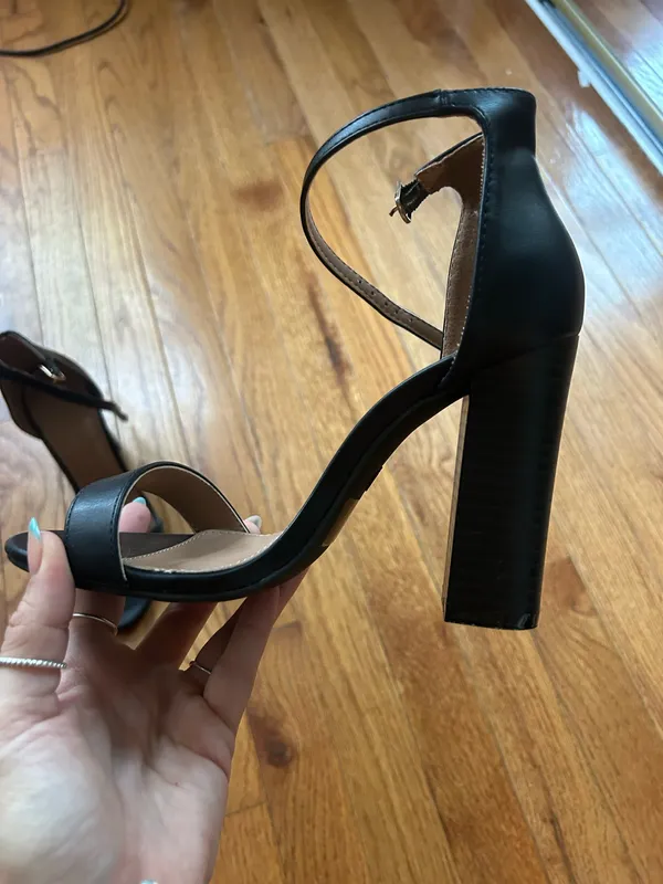 Black block heels Size 6 - Image 2