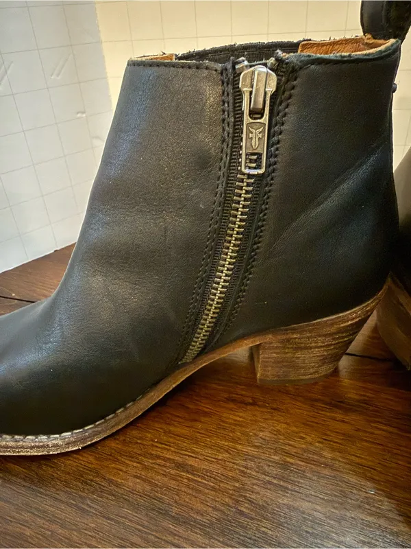 Frye Alton Chelsea Boots Women 6M Black Leather Ankle Boot Block Heel - Image 8