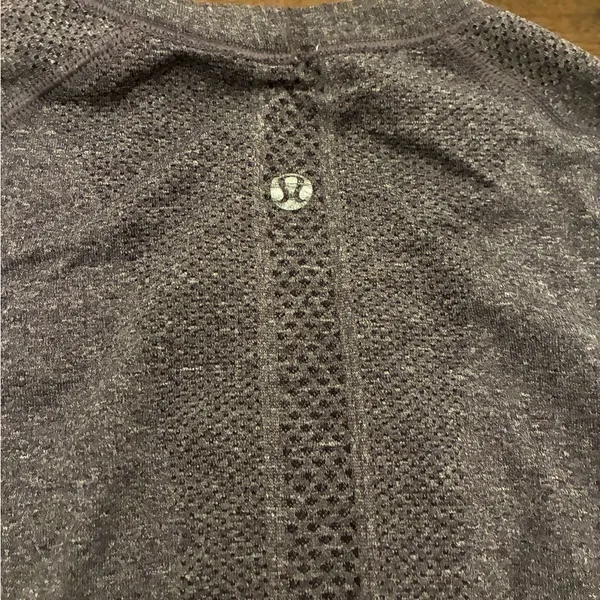 Lululemon Swiftly Tech Long Sleeve Shirt Top Women’s 6 Gray Thumb Holes - Image 4