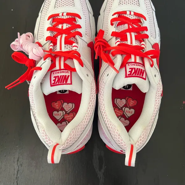 New NIKE Vomero 5 GS 'Valentine's Day 2025' - Image 6