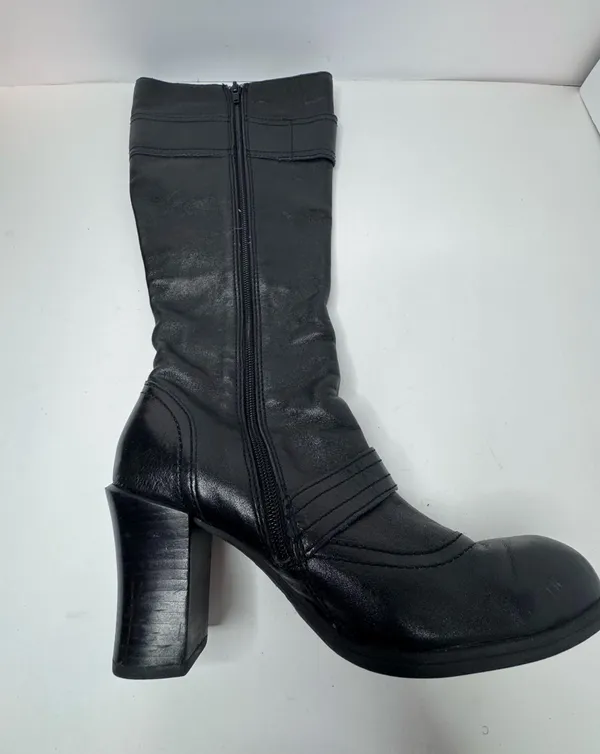 Born Black Leather Zip Up Boots Size 8.5 - Image 3