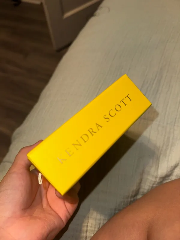 Kendra Scott Necklace - Image 4