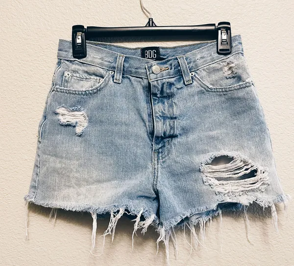 BDG Girlfriend Hi rise Shorts - Image 4