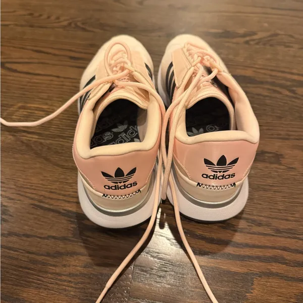 Adidas pink sneakers size 9 like new - Image 5
