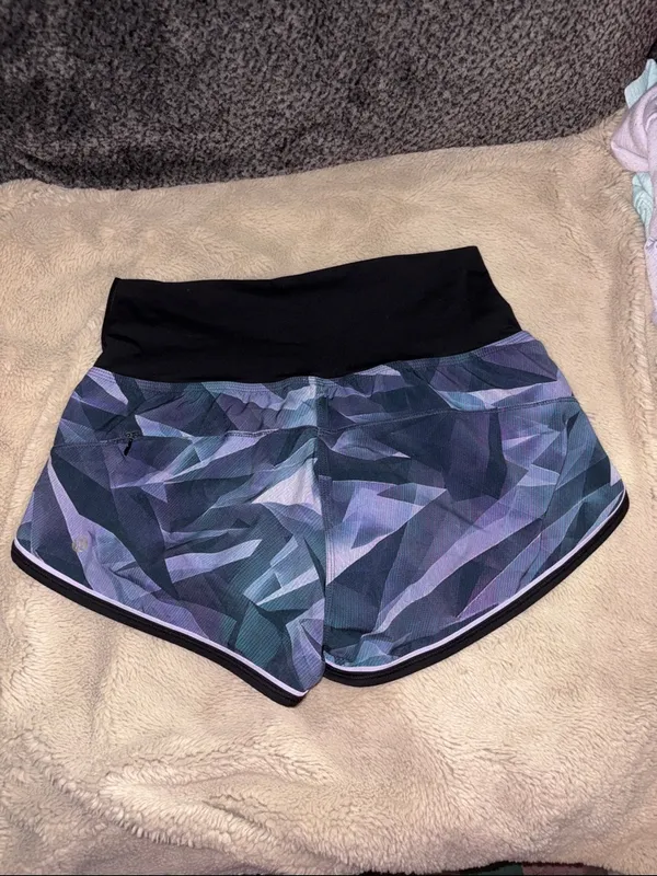 Lululemon Drop It Low Shorts, Size 6 - Image 2