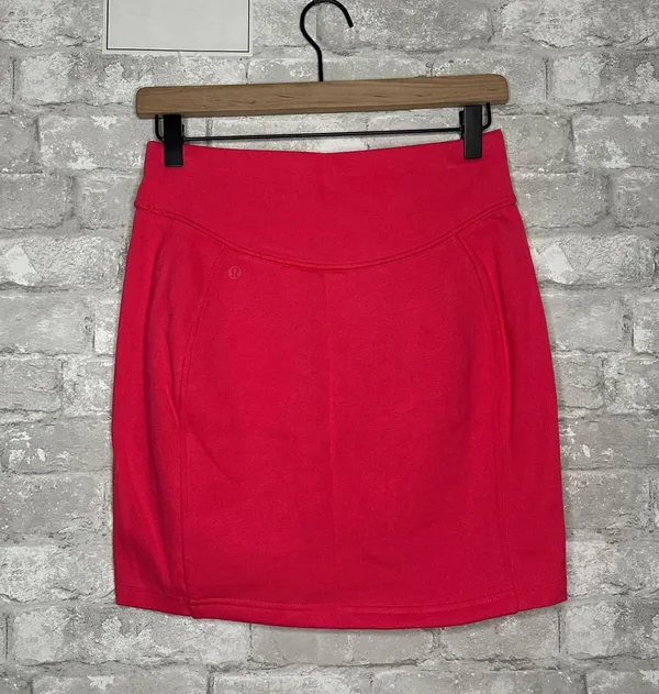 Lululemon Scuba High Rise Mini Skirt NWT Size Small (GLZP) - Image 3