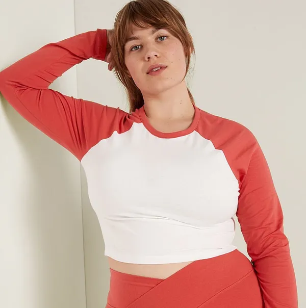 PINK - Victoria's Secret NWT CROPPED LONG-SLEEVE RAGLAN TOP - M - Image 3