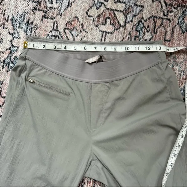 Athleta Mod Trekkie Crop Jogger Pants Ankle Zip Pull On Woven Light Gray Size 8 - Image 5
