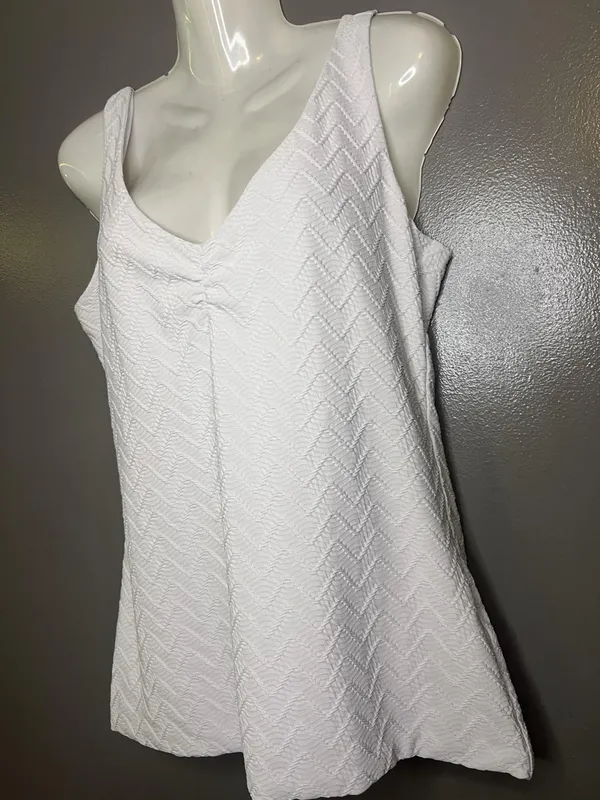 White House Black Market Tank Top Womens Large White Textured V Neck Lined Knit - Image 4