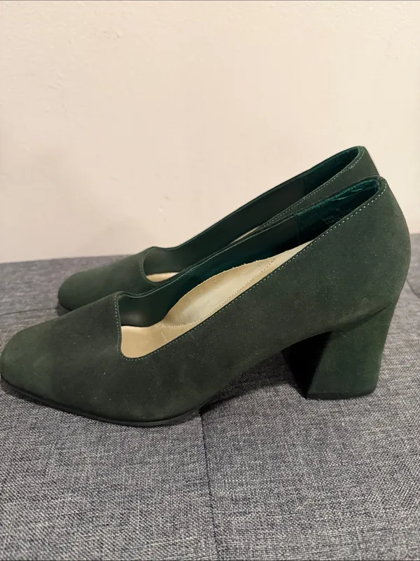 Fashion Bug Dark Green Suede Block Heel Pumps Size 8 - Image 3