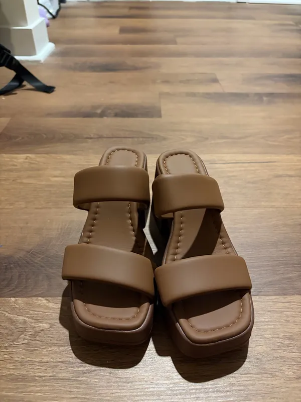 Boutique Brown Block Heel Sandals - Image 4