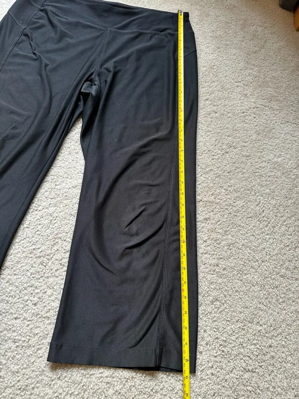 Ladies Energy Zone Gaucho Athletic Pants – Size Medium (8-10) | High-Waist Black Workout Capris - Image 6