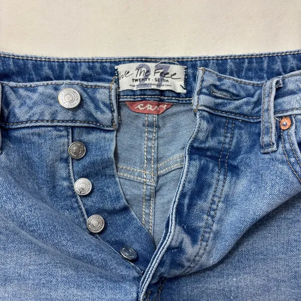 Free People We The Free Light Blue Distressed Jean Shorts‎ Size 27 - Image 3