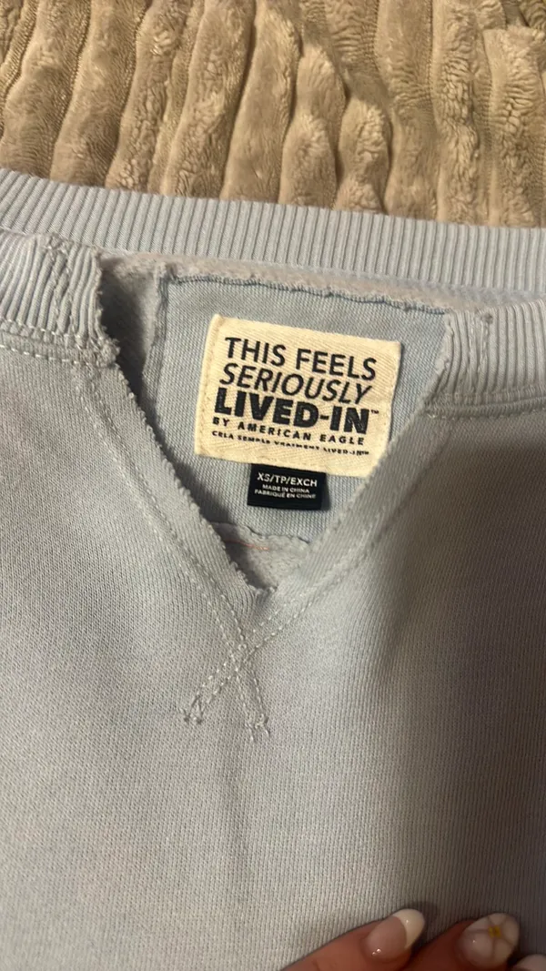 American Eagle sweatshirt - Image 4