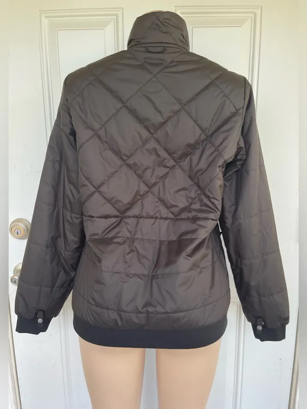 The North Face Women's Dark Black Quilted Puffer Jacket - Image 4