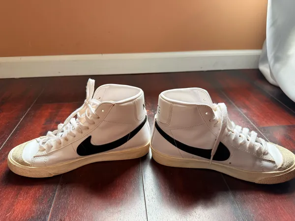 Nike Blazer Women’s Mid 77 Shoes - Image 4
