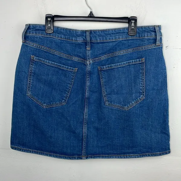 Old Navy Blue Mini Casual Denim Jean distressed skirt size 16 - Image 4