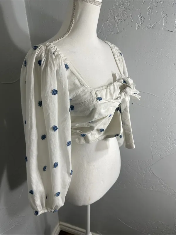 FARM Rio White Puff-Sleeve Crop Top with Blue flowers Print. - Image 3
