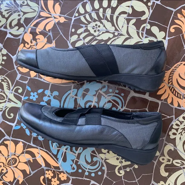 MUNRO Black and Gray Slip-On Sneakers - Image 2