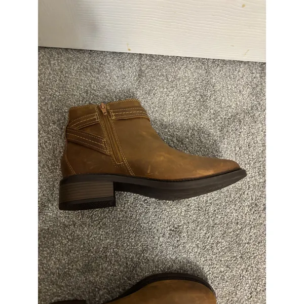 Clarks Womens Tan Brown Leather Ankle Boots Buckle Strap Low Block Heel Size‎ 8 - Image 3