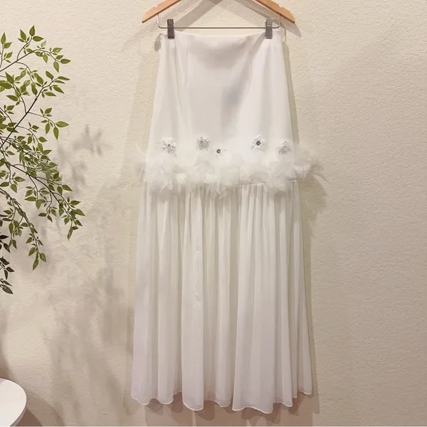 Elliatt Avalon 3D Floral Mixed Media Midi Skirt in Ivory Size S New with Defects - Image 7