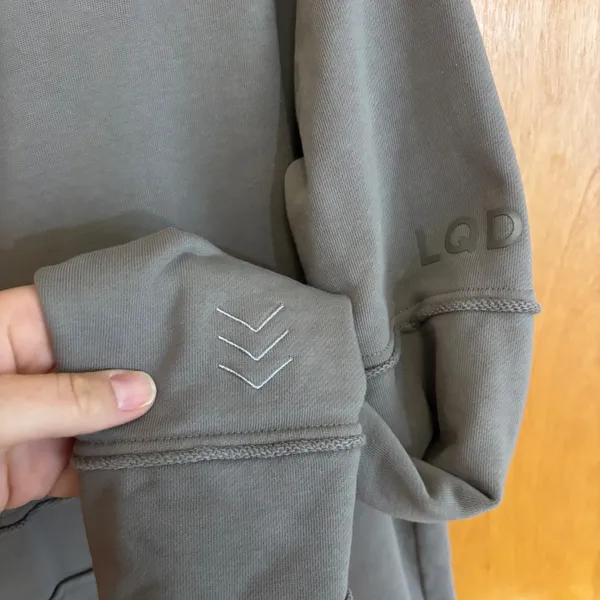 LQD MDM Pocket Crewneck Sweatshirt Gray‎ Womens Medium Raw Hem Detail - Image 3