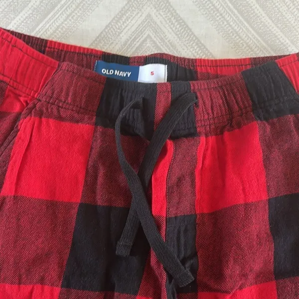Old Navy Women’s Red & Black Check Pajama Pants - Size S - Image 2