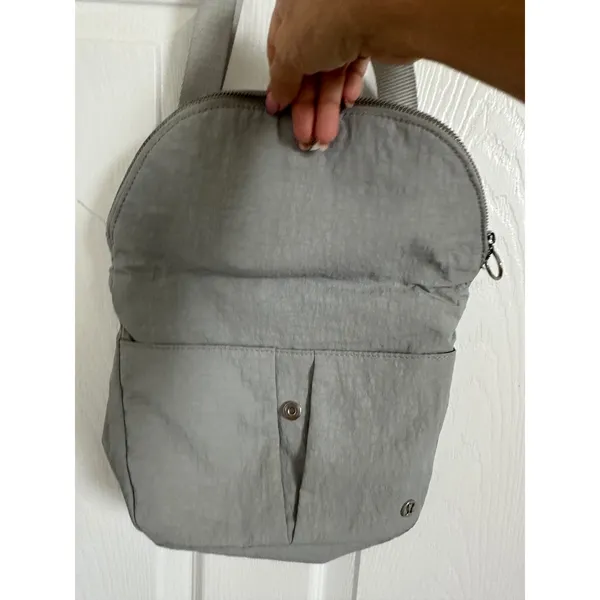 Lululemon Grey Crinkle Nylon Crossbody Bag‎ Adjustable Strap Silver Logo Bag EUC - Image 3