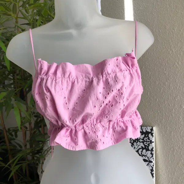 Pretty pink eyelet top with open tie back frill ends. 100% COTTON - Image 4