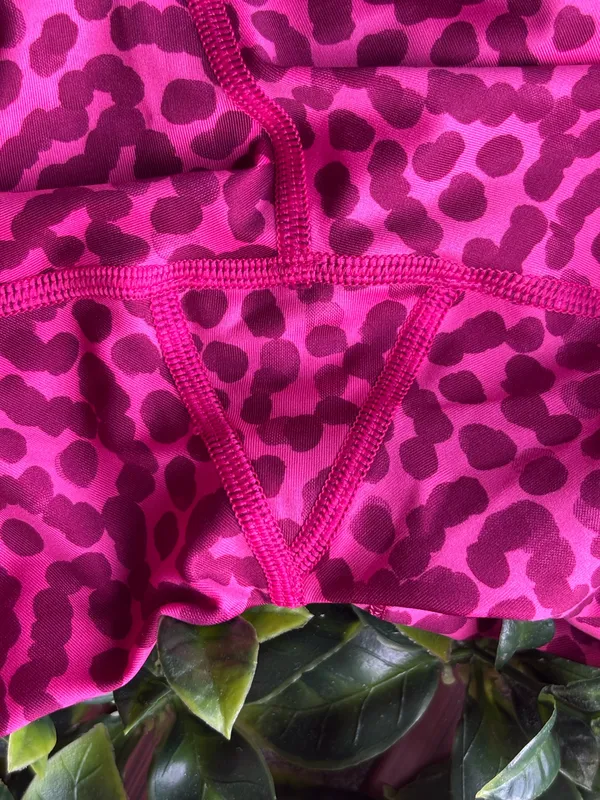 Lululemon Run: Top Speed Crop Ace Spot Jewelled Magenta Size 8 - Image 8