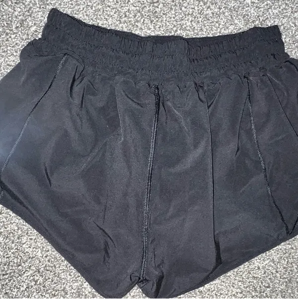 Lululemon Shorts 2.5" Hotty Hot - Image 3