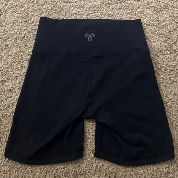 TNA Biker Shorts Aritzia - Image 2