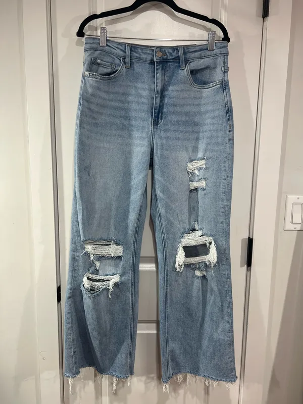 Vervet High Rise light wash, distressed Jeans - Image 2