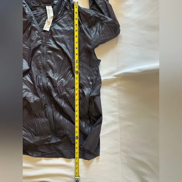 Fabletics Women’s Kali Run Jacket Size M Hooded Packable Lightweight Nylon Vent - Image 7