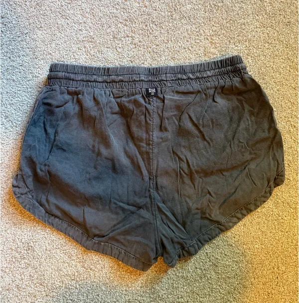 Billabong Black Elastic Waist Shorts - Image 3