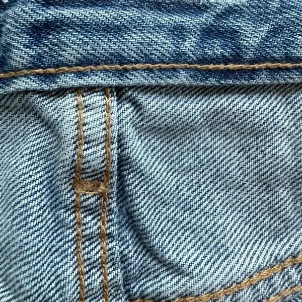 Old Navy Denim Mini Skirt Light Wash‎ Distressed Raw Hem Button Fly Size 6 - Image 8