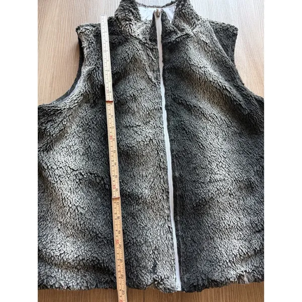 Reversible Faux Fur Puffer Vest Grey White Quilted Full Zip Sleeveless Jacket - Image 3