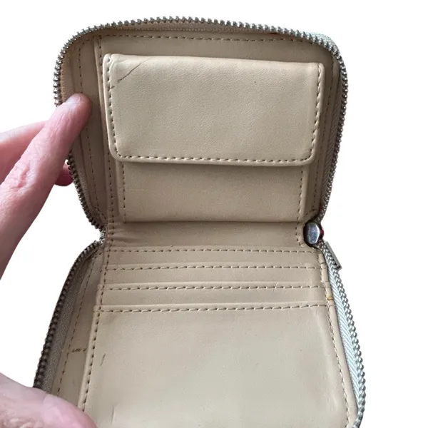 Guess Cream Wallet Billfold Card Holder - Image 4
