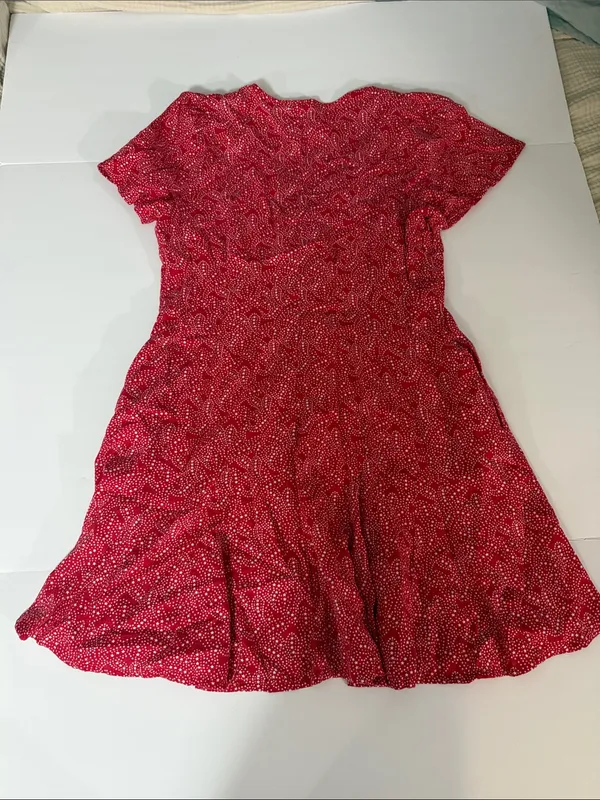 Universal Threads Red Star Pattern Button-Front V-Neck Short Sleeve Dress - Image 6