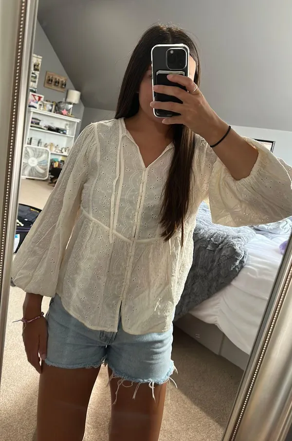 Old Navy Cream Top - Image 3