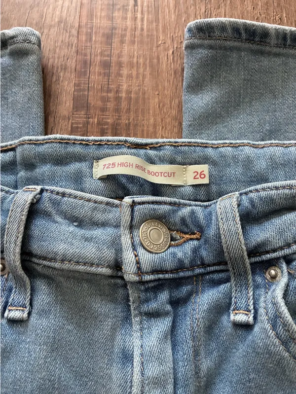 Levi’s Jeans High-Rise Bootcut 725 - Image 2