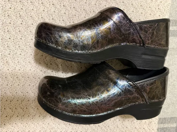 Dansko Professional Patent Leather Clogs Metallic Ink Size 40 USA 9/5 10 - Image 4